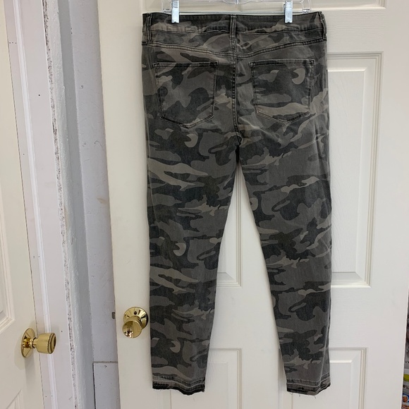 Signature Studio Denim - Women's - Camouflage - Skinny Jeans